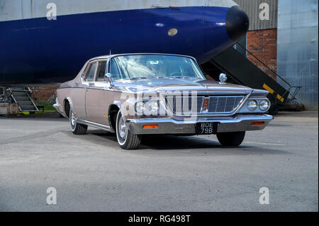 1964 Chrysler New Yorker klassische amerikanische Luxuslimousine Stockfoto