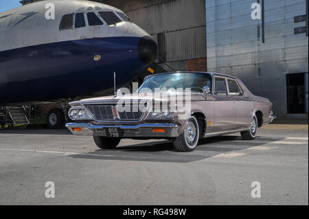 1964 Chrysler New Yorker klassische amerikanische Luxuslimousine Stockfoto