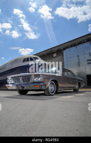 1964 Chrysler New Yorker klassische amerikanische Luxuslimousine Stockfoto