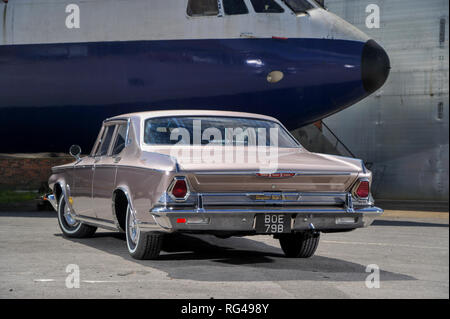 1964 Chrysler New Yorker klassische amerikanische Luxuslimousine Stockfoto