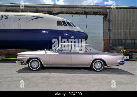 1964 Chrysler New Yorker klassische amerikanische Luxuslimousine Stockfoto