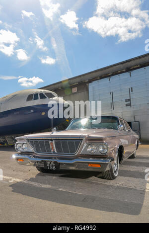 1964 Chrysler New Yorker klassische amerikanische Luxuslimousine Stockfoto