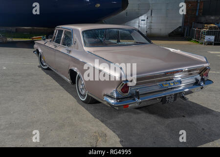 1964 Chrysler New Yorker klassische amerikanische Luxuslimousine Stockfoto