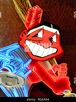 Cleveland Indians Chief Wahoo logo Leuchtreklame, die alten Maskottchen der Cleveland, Ohio Baseball Team. Stockfoto