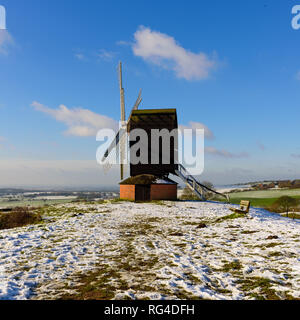 Brill Windmühle, Landschaft im Schnee. Buckinghamshire, Großbritannien. Stockfoto