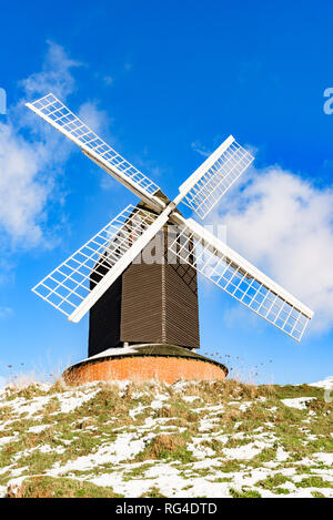 Brill Windmühle, Landschaft im Schnee. Buckinghamshire, Großbritannien. Stockfoto