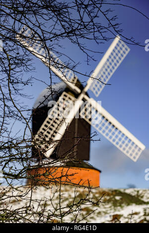 Brill Windmühle, Landschaft im Schnee. Buckinghamshire, Großbritannien. Stockfoto