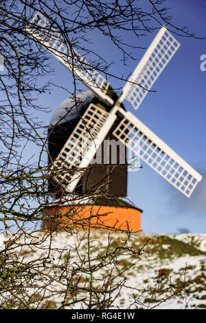 Brill Windmühle, Landschaft im Schnee. Buckinghamshire, Großbritannien. Stockfoto