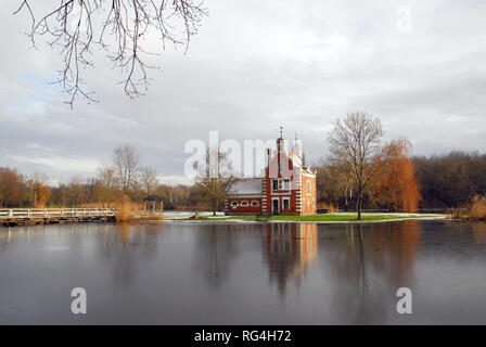 Dutch House ('Hollandi ház") im Park von Schloss Festetics in Dég, Fejér County, West Transdanubien, Ungarn, Europa. Stockfoto
