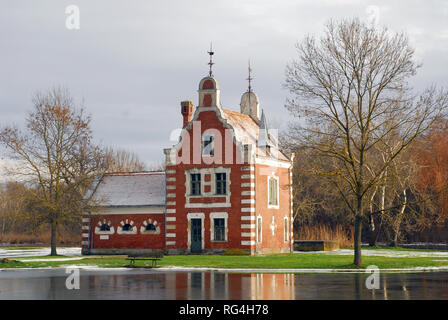 Dutch House ('Hollandi ház") im Park von Schloss Festetics in Dég, Fejér County, West Transdanubien, Ungarn, Europa. Stockfoto