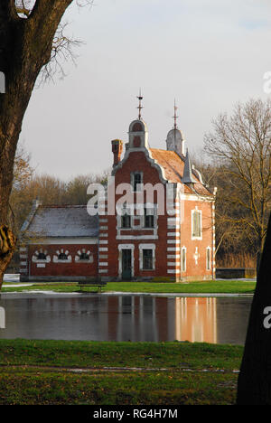 Dutch House ('Hollandi ház") im Park von Schloss Festetics in Dég, Fejér County, West Transdanubien, Ungarn, Europa. Stockfoto