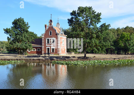 Dutch House ('Hollandi ház") im Park von Schloss Festetics in Dég, Fejér County, West Transdanubien, Ungarn, Europa. Stockfoto