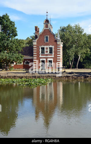 Dutch House ('Hollandi ház") im Park von Schloss Festetics in Dég, Fejér County, West Transdanubien, Ungarn, Europa. Stockfoto