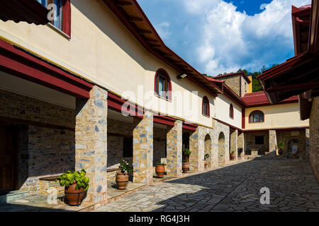 Das historische Kloster der Heiligen Dreifaltigkeit Sparmos, im Norden von Thessalien befindet sich auf der südwestlichen Seite des Olymp in Griechenland am 9. September 2018 Stockfoto