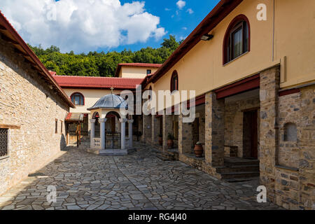 Das historische Kloster der Heiligen Dreifaltigkeit Sparmos, im Norden von Thessalien befindet sich auf der südwestlichen Seite des Olymp in Griechenland am 9. September 2018 Stockfoto