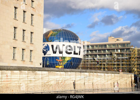 Welt touristische Ballon steigt alle 15 Minuten im Zentrum von Berlin, Deutschland, Januar 2019 Stockfoto