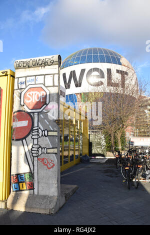 Welt touristische Ballon steigt alle 15 Minuten im Zentrum von Berlin, Deutschland, Januar 2019 Stockfoto