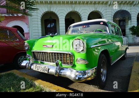 Havanna, Kuba - Vintage klassische amerikanische Autos als Taxi in Havanna, die Hauptstadt Kubas. Stockfoto