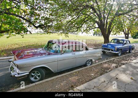 Havanna, Kuba - Vintage klassische amerikanische Autos als Taxi in Havanna, die Hauptstadt Kubas. Stockfoto