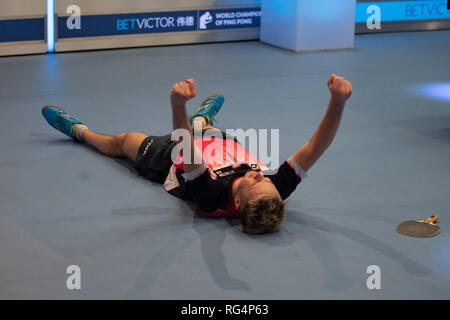 London, Großbritannien. 27 Jan, 2019. Andrew Baggaley (ENG) feiert mit dem Gewinn des abschliessenden während Betvictor Weltmeisterschaft des Ping Pong - 2019 Turnier - Letzten 16 knockout Phase im Alexander Palace am Sonntag, den 27. Januar 2019. LONDON ENGLAND. (Nur redaktionelle Nutzung, eine Lizenz für die gewerbliche Nutzung erforderlich. Keine Verwendung in Wetten, Spiele oder einer einzelnen Verein/Liga/player Publikationen.) Credit: Taka G Wu/Alamy News Credit: Taka Wu/Alamy leben Nachrichten Stockfoto