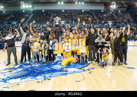 Birmingham, Großbritannien. 27 Jan, 2019. BBL: WM-Finale 2019 im Arena Birmingham eine spannende British Basketball Cup Final in London Lions beat Glasgow Felsen. London Lions erweiterten Team das Spiel. (C) Kredite: pmgimaging/Alamy leben Nachrichten Stockfoto