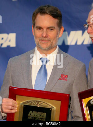 Charlotte, North Carolina, USA. 27 Jan, 2019. Pensionierte NASCAR Treiber JEFF GORDON sprechen während seiner Induktion Zeremonie in die 2019 nationalen Motorsports Press Association (NMPA) Hall of Fame am 27. Januar 2019 in Charlotte, N.C. Credit: Ed Clemente/ZUMA Draht/Alamy leben Nachrichten Stockfoto