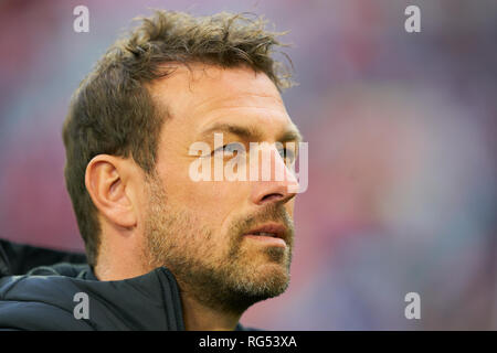 Markus WEINZIERL, VFB-Cheftrainer, halbe Größe, Porträt, FC BAYERN MÜNCHEN - VFB Stuttgart 4-1 - DFL-Bestimmungen verbieten die Verwendung von Fotografien als BILDSEQUENZEN und/oder quasi-VIDEO - 1. Deutsche Fussball Liga, München, 27. Januar 2019 Stockfoto