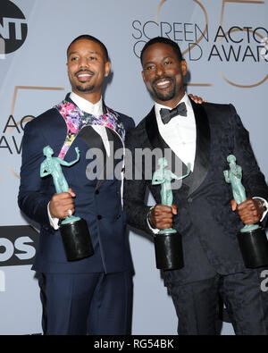 Januar 27, 2019 - Los Angeles, Kalifornien, USA - MICHAEL B JORDAN und STERLING K BRAUN bei der 25. jährlichen Screen Actors Guild Awards im Shrine Auditorium. Credit: Kay Blake/ZUMA Draht/Alamy leben Nachrichten Stockfoto