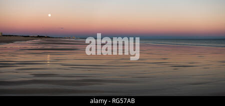 Ebbe und Flut, Feuchtgebiete, am Strand, Atlantik, dring Sonnenuntergang, Sonnenaufgang, Algarve, Portugal, Europa Stockfoto