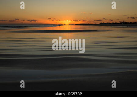 Ebbe und Flut, Feuchtgebiete, am Strand, Atlantik, dring Sonnenuntergang, Sonnenaufgang, Algarve, Portugal, Europa Stockfoto