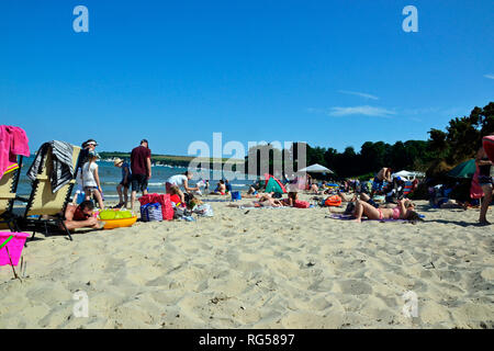 Überfüllten Strand in North Bay, Swanage, Isle of Purbeck, Dorset, England, Großbritannien Stockfoto