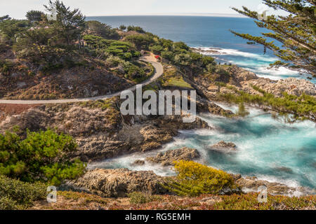 Felsigen Strand entlang Highway 1 in Kalifornien Stockfoto