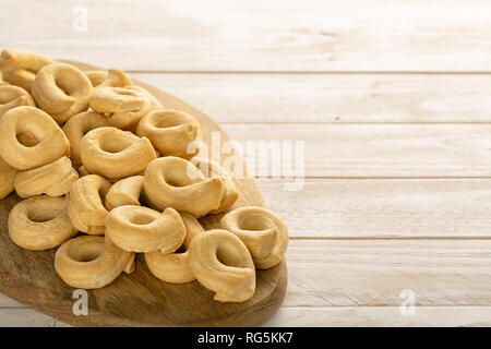 Taralli sind Snacks, eine Art von Brot, die im gesamten südlichen Hälfte der italienischen Halbinsel Stockfoto