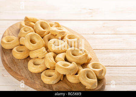 Taralli sind Snacks, eine Art von Brot, die im gesamten südlichen Hälfte der italienischen Halbinsel Stockfoto