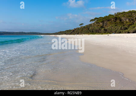 Schönen weißen Sandstrand bei Hyams Beach in Jervis Bay, oft als die Welten die weißesten Sand Strand beschrieben, Australien Stockfoto