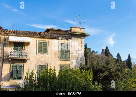 Italien, Fiesole - 12. Februar 2017: Die Detailansicht eines alten, typischen italienischen Gebäude in Fiesole am 12. Februar 2017, Toskana, Italien. Stockfoto