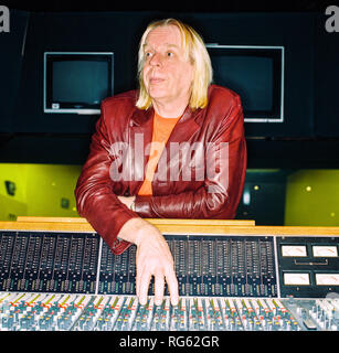 Rick Wakeman, Englischer Keyboarder, Songwriter, Fernsehen und Radio Moderator und Autor in London England fotografiert. Stockfoto