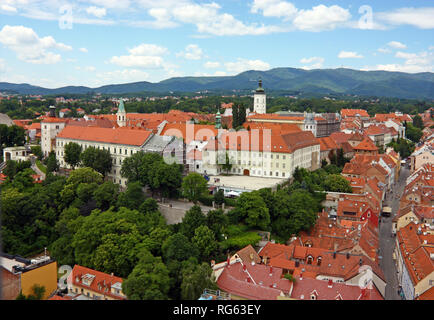 ZAGREB, KROATIEN - 12. JUNI 2013: Blick auf Klovicevi Dvori, Palast Gehäuse Galerie für moderne Kunst mit Ausstellungen in Zagreb, Kroatien. Stockfoto