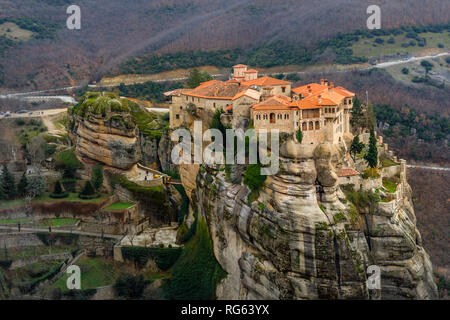 Kloster Varlaam auf den riesigen Felsen, Kalampáka, Meteore, Trikala, Thessalien, Griechenland Stockfoto