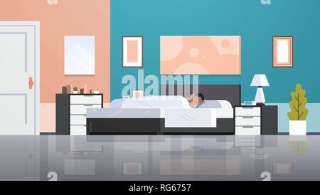 Mann schlafen im Bett mit Quilt faul african american guy Schlaf am Morgen Schlafzimmer, moderne Apartment inneren männlichen Comicfigur Flachbild abgedeckt Stock Vektor