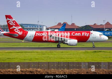 Jakarta, Indonesien - 27. Januar 2018: Air Asia Airbus A320 am Flughafen Jakarta (CGK) in Indonesien. | Verwendung weltweit Stockfoto