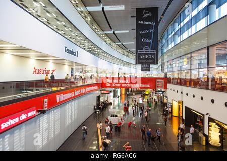 Wien, Österreich - 17. September 2018: Terminal 3 am Flughafen Wien (VIE) in Österreich. | Verwendung weltweit Stockfoto