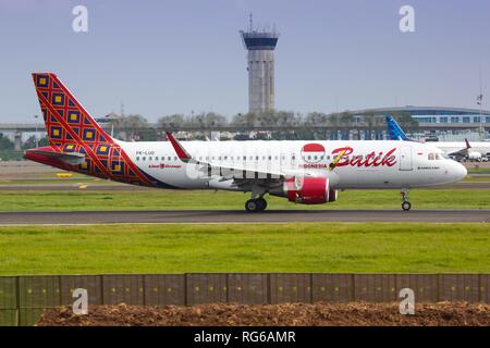 Jakarta, Indonesien - 27. Januar 2018: Batik Air Airbus A320 am Flughafen Jakarta (CGK) in Indonesien. | Verwendung weltweit Stockfoto