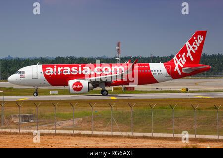 Kuala Lumpur, Malaysia - 21. Januar 2018: Air Asia Airbus A320 Neo am Flughafen Kuala Lumpur (KUL) in Malaysia. | Verwendung weltweit Stockfoto