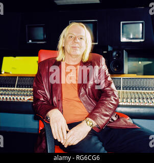 Rick Wakeman, Englischer Keyboarder, Songwriter, Fernsehen und Radio Moderator und Autor in London England fotografiert. Stockfoto