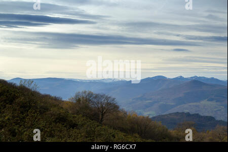 Kantabrien, Blick vom Wanderweg nach Monte Cilda über sanfte Hügel Stockfoto