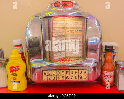 Vintage jukebox Ed Diner Swindon England UK. Dezember 2018 Stockfoto