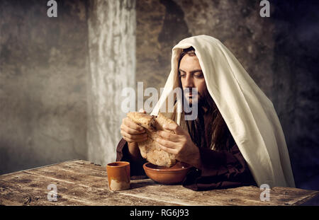 Das letzte Abendmahl, Jesus bricht das Brot. Stockfoto