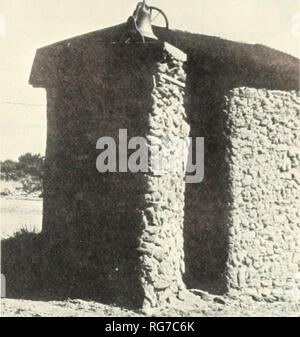 . Bulletin - United States National Museum. Wissenschaft. Abbildung 7. West End von Süden morada, Bau von Bell Tower und vertraglich vereinbarten Heiligtum Wände. Abbildung 8. Nordwest Ansicht von Osten morada, Kalkstein slab Glockenturm auf vertraglich vereinbarten West End.. tr: * ^ -- ^.^ •: iC 4 - &Lt;^ Â"-.^. w. ^^. Bitte beachten Sie, dass diese Bilder sind von der gescannten Seite Bilder, die digital für die Lesbarkeit verbessert haben mögen - Färbung und Aussehen dieser Abbildungen können nicht perfekt dem Original ähneln. extrahiert. United States National Museum, Smithsonian Institution, Usa. Abt. o Stockfoto