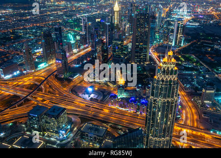 Luftaufnahme von Dubai bei Nacht, Vereinigte Arabische Emirate Stockfoto